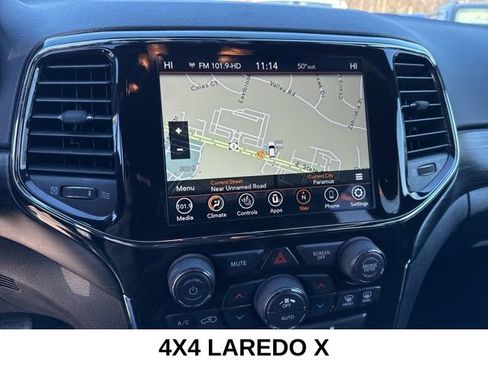 Used 2022 Jeep Grand Cherokee Laredo X AWD/4WD image 6