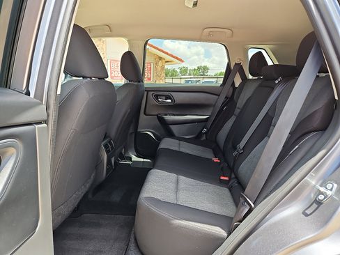 Used 2025 Nissan Rogue SV FWD image 10
