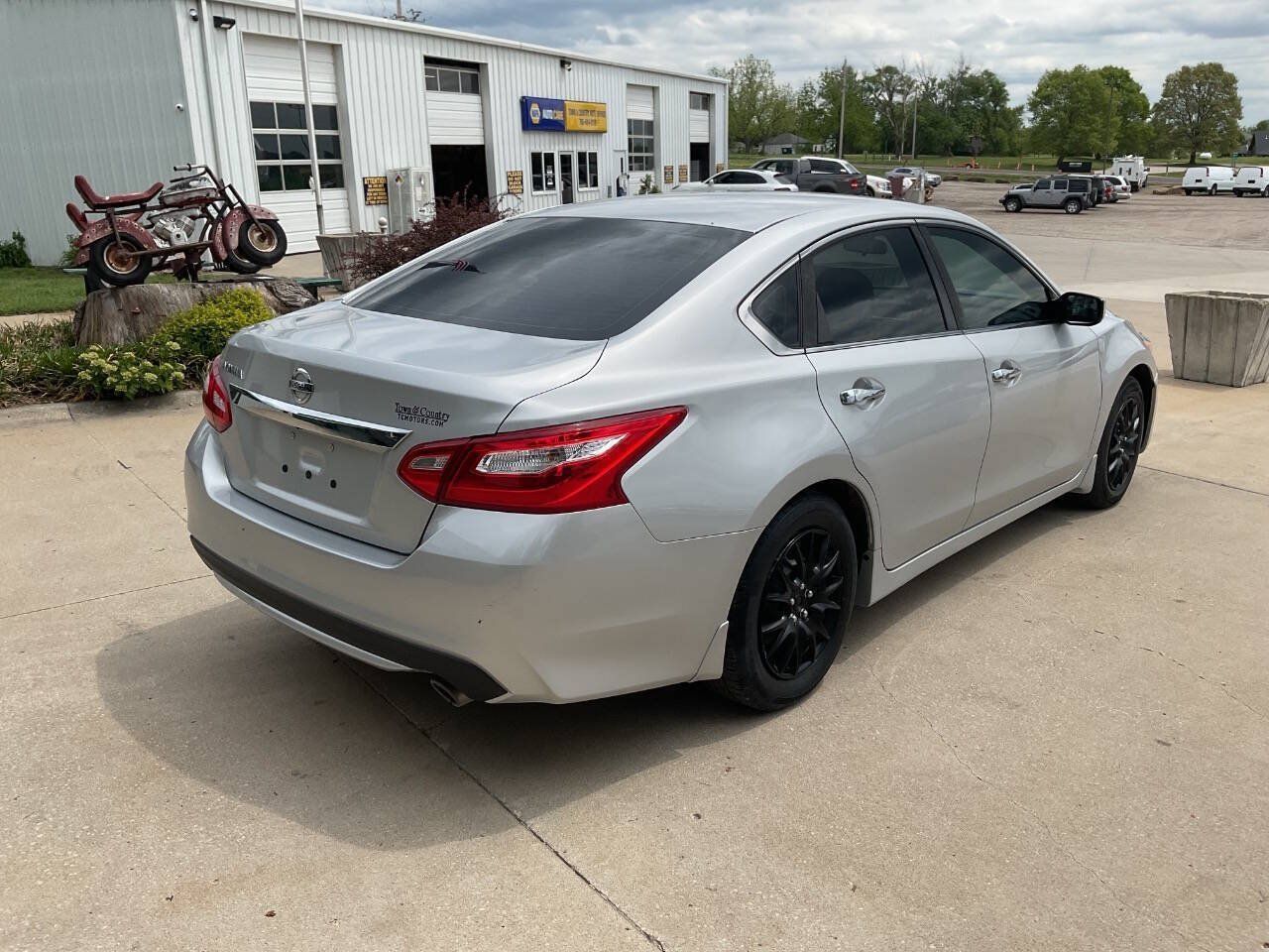Used 2017 Nissan Altima 2.5 S w/ Power Driver Seat Package FWD image 9