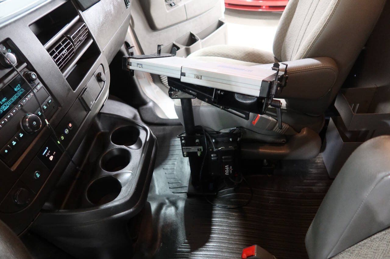 Used 2021 Chevrolet Express 2500 RWD image 27
