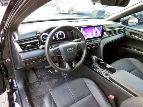 Used 2025 Toyota Camry XSE image 12
