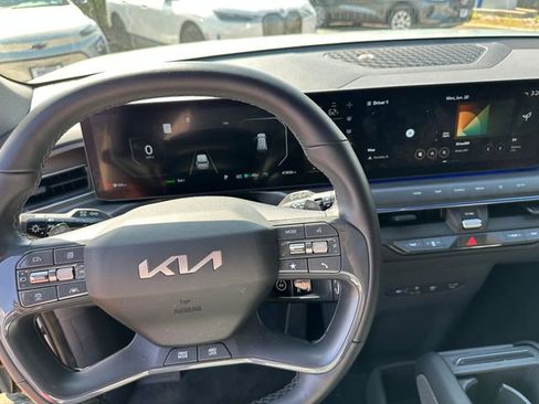 Used 2024 Kia EV9 Land image 26