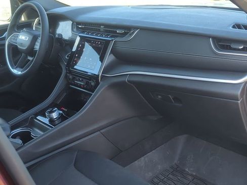 Used 2024 Jeep Grand Cherokee Laredo X image 27