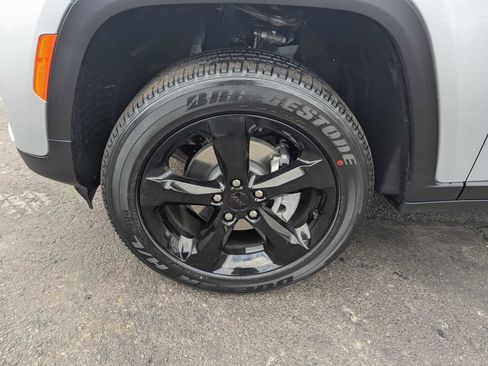 New 2025 Jeep Grand Cherokee Altitude AWD/4WD image 26