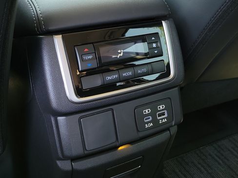 Used 2026 Subaru Ascent Premium AWD/4WD image 18
