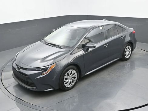 Used 2025 Toyota Corolla LE w/ Convenience Package image 29