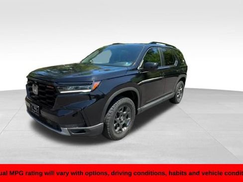 Used 2025 Honda Pilot TrailSport image 8