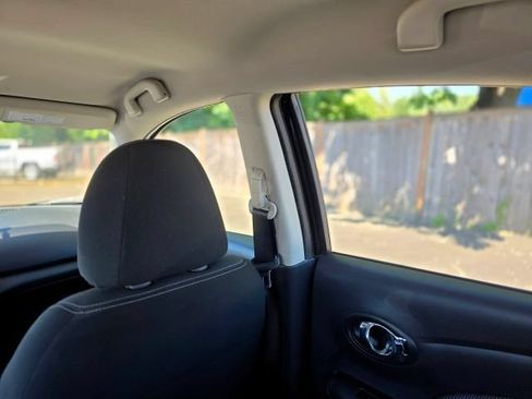 Used 2015 Nissan Versa SV FWD image 36