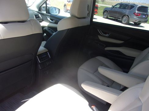 Used 2022 Subaru Ascent Limited AWD/4WD image 18