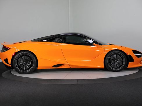Used 2026 McLaren 750S Spider RWD image 10