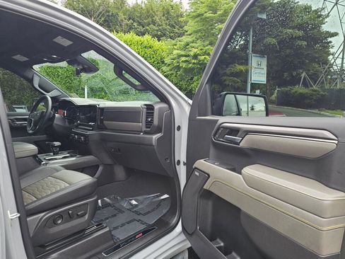 Used 2024 Chevrolet Silverado 1500 ZR2 w/ Technology Package AWD/4WD image 11