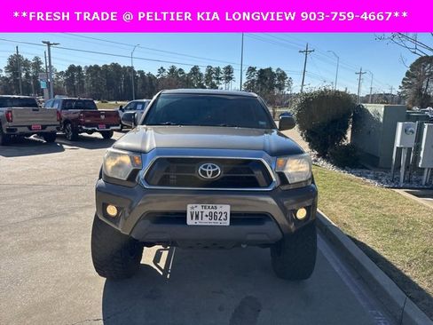 Used 2015 Toyota Tacoma 4x4 Double Cab image 2