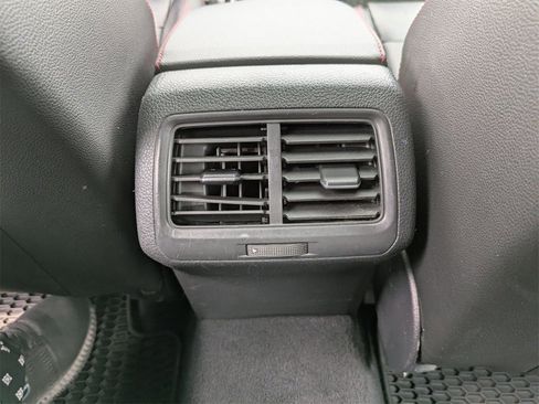 Used 2017 Volkswagen GTI SE image 32