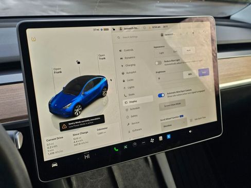 Used 2023 Tesla Model Y Long Range image 32