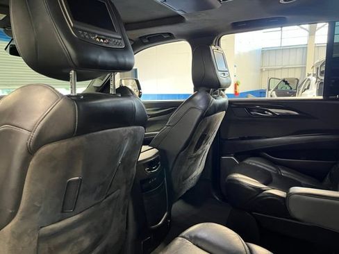 Used 2019 Cadillac Escalade ESV Platinum AWD/4WD image 17