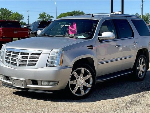 Used 2011 Cadillac Escalade Luxury AWD/4WD image 2