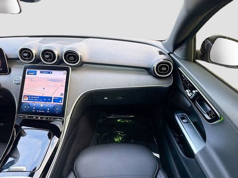 Used 2025 Mercedes-Benz C 300 Sedan image 19