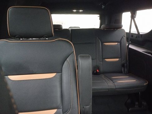 Used 2023 GMC Yukon XL AT4 w/ AT4 Premium Package image 8