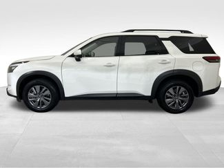 Used 2025 Nissan Pathfinder SV video 2