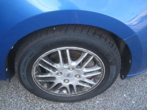 Used 2010 Ford Focus SE FWD image 12