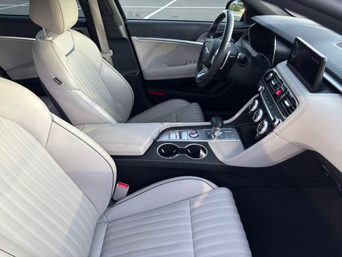 Used 2023 Genesis G70 2.0T w/ Sport Prestige Package image 19