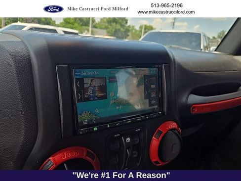 Used 2015 Jeep Wrangler Unlimited Rubicon AWD/4WD image 8