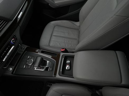 Used 2019 Audi Q5 2.0T Premium w/ Convenience Package AWD/4WD image 37