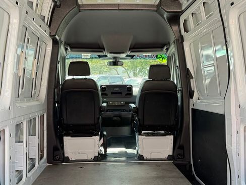 Used 2025 Mercedes-Benz Sprinter 2500 image 34