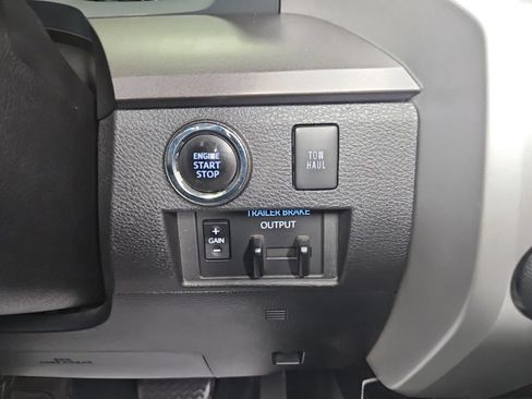 Used 2020 Toyota Tundra SR5 AWD/4WD image 12