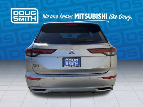 New 2025 Mitsubishi Outlander SE image 3