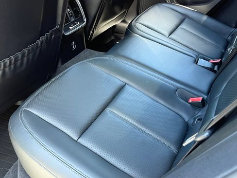 Certified 2023 Porsche Macan AWD/4WD image 19
