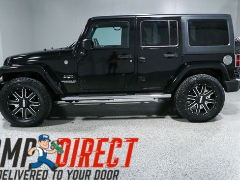 Used 2016 Jeep Wrangler Unlimited Sahara w/ Dual Top Group AWD/4WD image 10