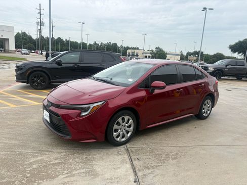 Used 2023 Toyota Corolla LE FWD image 4