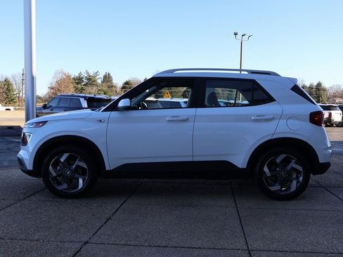 Certified 2022 Hyundai Venue SEL image 3