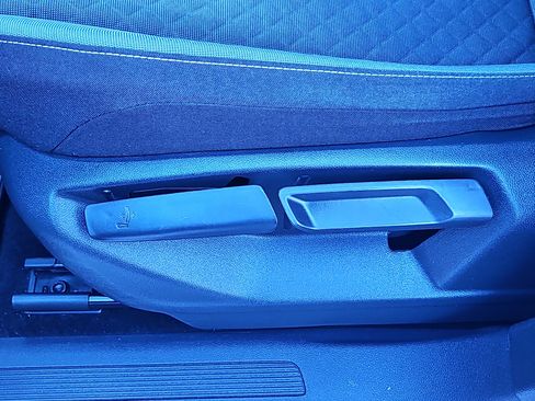 Used 2021 Volkswagen Tiguan S image 11