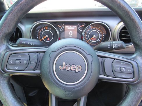 Used 2023 Jeep Gladiator Sport AWD/4WD image 40