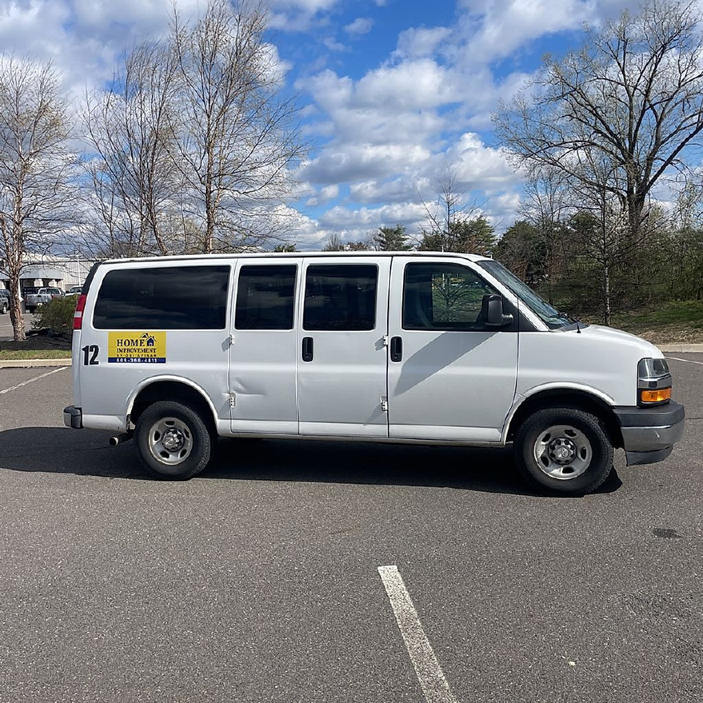 Used 2018 Chevrolet Express 3500 LT w/ LT Preferred Equipment Group RWD image 10