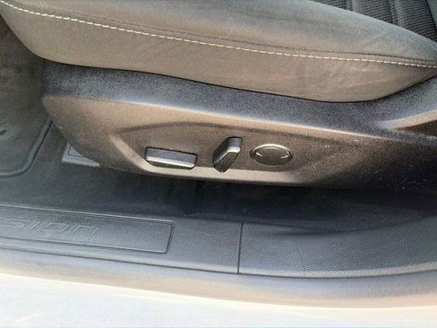 Used 2020 Ford Fusion SE FWD image 12