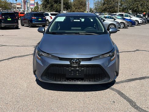 Used 2022 Toyota Corolla LE image 2