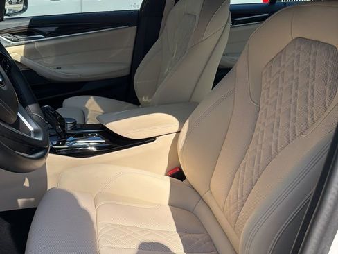 Certified 2023 BMW 530i w/ Premium Package RWD image 4