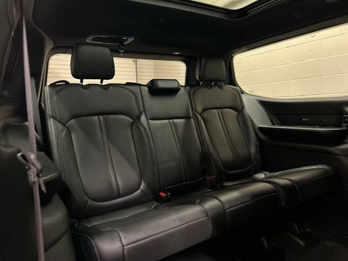 Used 2025 Jeep Wagoneer Series III w/ Premium Group I AWD/4WD image 10