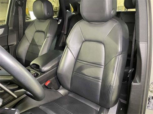 Used 2024 Porsche Cayenne image 5