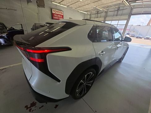 Used 2024 Toyota bZ4X FWD image 7