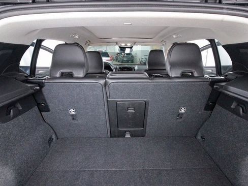 Certified 2025 Volvo XC40 B5 Plus image 30