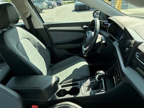 Used 2025 Volkswagen Jetta SE FWD image 21