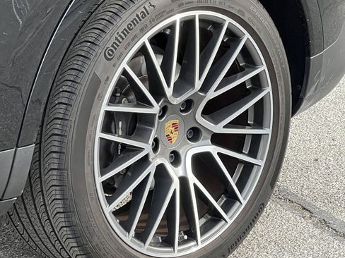 Certified 2023 Porsche Cayenne image 13