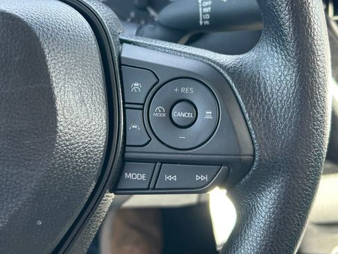 Used 2025 Toyota Corolla LE image 33