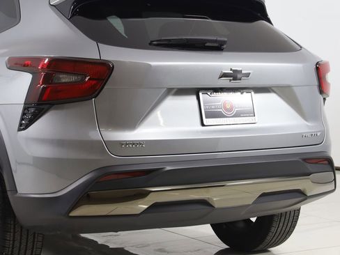 Used 2024 Chevrolet Trax ACTIV w/ Sunroof Package FWD image 25