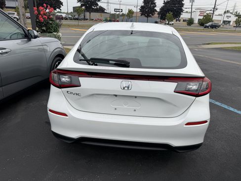 Used 2024 Honda Civic EX-L image 6