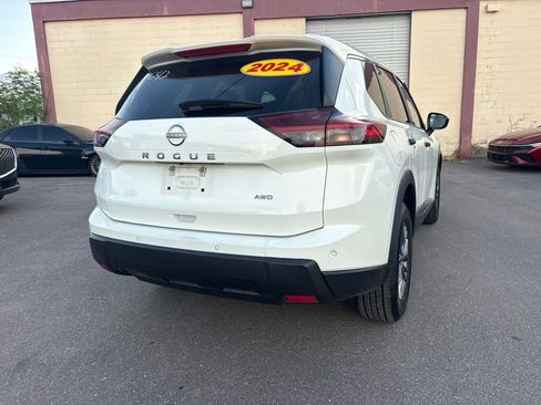 Used 2024 Nissan Rogue S AWD/4WD image 3